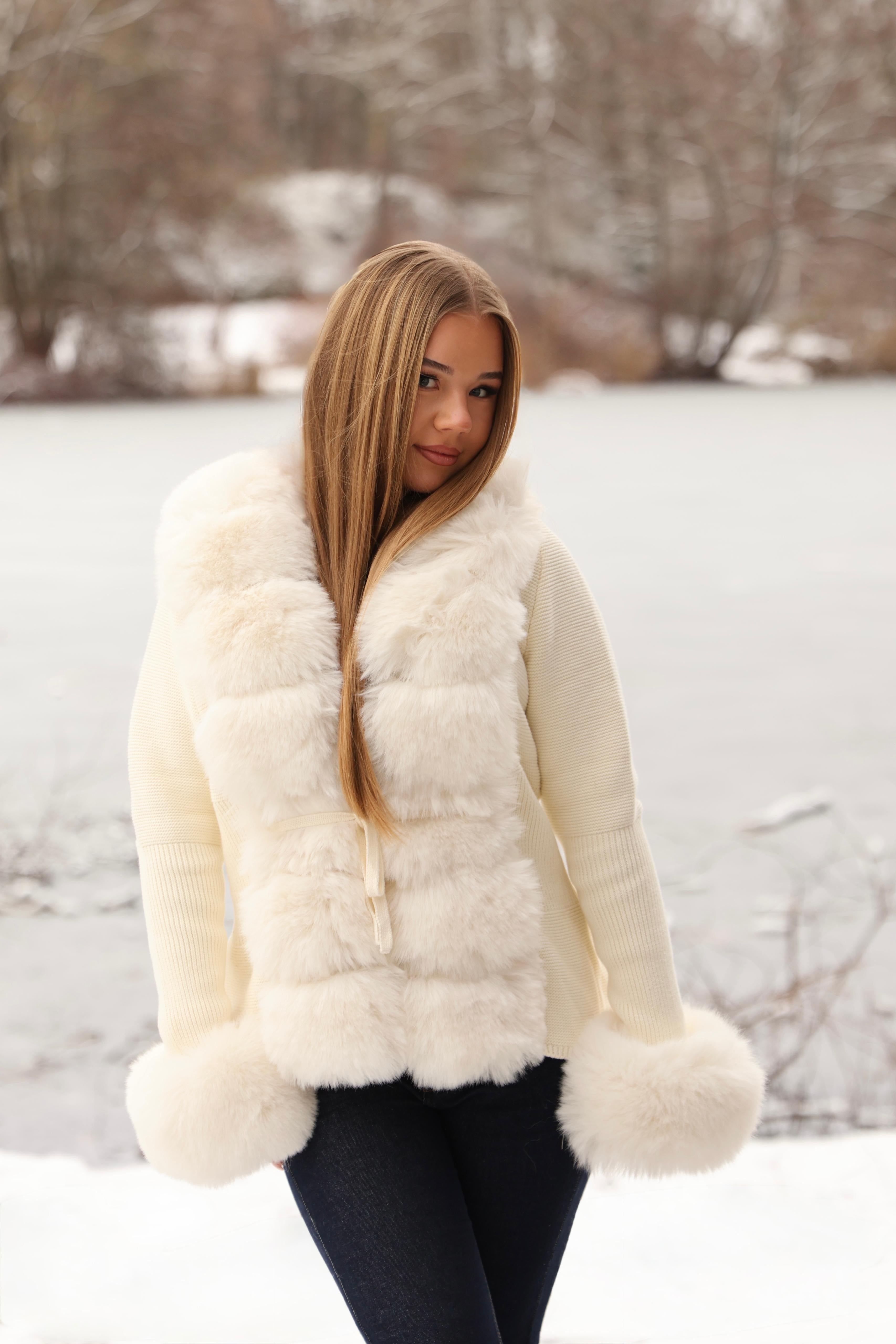 Hand-knitted fitted cardigan with fur details in White